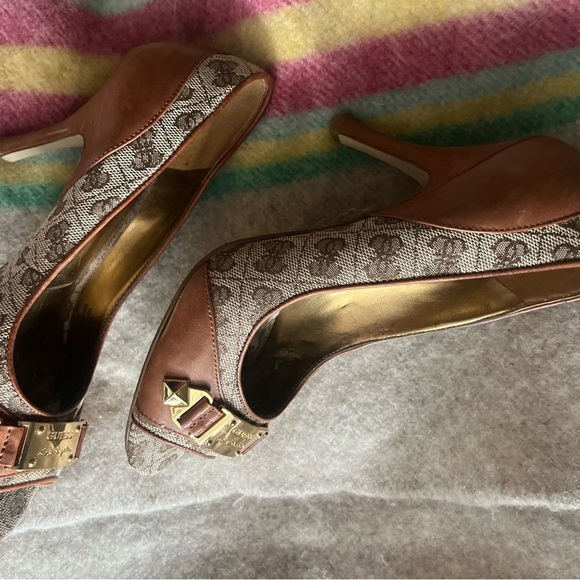 Guess Brown and Tan Patterned Heels - Picture 8 of 9